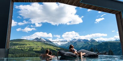 Wellnessurlaub - Pools: Schwimmteich - Österreich - FelsenBAD - InfinityPool - MY ALPENWELT Resort****SUPERIOR