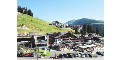 Wellnessurlaub - Aromatherapie - Österreich - Außenansicht | Sommer| Das Alpenwelt Resort - MY ALPENWELT Resort****SUPERIOR
