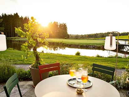 Wellnessurlaub - Umgebungsschwerpunkt: Fluss - Österreich - Terrasse des Restaurant ©Inge Prader - Golfresort Haugschlag