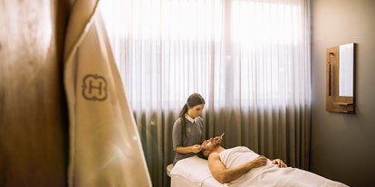 Wellnessurlaub - Schenna bei Meran - Wie wäre es mit einer wohltuenden Behandlung im Urlaub? - Hotel Hohenwart