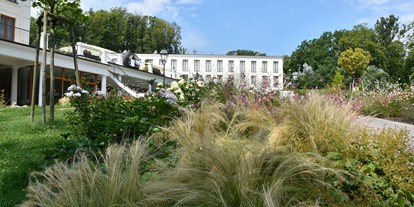 Wellnessurlaub - Umgebungsschwerpunkt: Stadt - Österreich - Spaziergang im Park - Schlosspark Mauerbach
