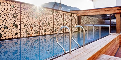 Wellnessurlaub - Pools: Außenpool nicht beheizt - Österreich - Outdoor-Pool im Hotel Eder - Lifestyle-Hotel Eder