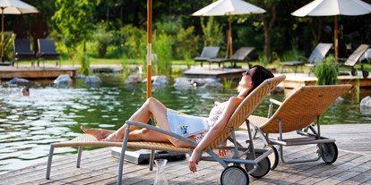 Wellnessurlaub - Nuad Thai Yoga Körperarbeit - Österreich - Naturschwimmteich - Garten-Hotel Ochensberger