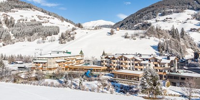 Wellnessurlaub - Hotel-Schwerpunkt: Wellness & Sport - Österreich - Außenansicht Winter  - Dolomiten Residenz Sporthotel Sillian