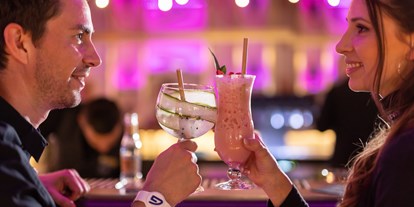 Wellnessurlaub - Verpflegung: alkoholfreie Getränke ganztags inklusive - alPACHA Cocktail-Lounge-Bar - Galtenberg Resort 4*S