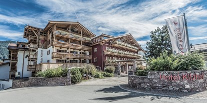 Wellnessurlaub - Umgebungsschwerpunkt: Stadt - Österreich - Außenansicht Hotel Kitzhof Mountain Design Resort in Kitzbühel - Hotel Kitzhof Mountain Design Resort