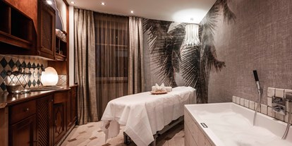Wellnessurlaub - Pantai Luar Massage - Behandlungsraum - Wohlfühlresort Peternhof 