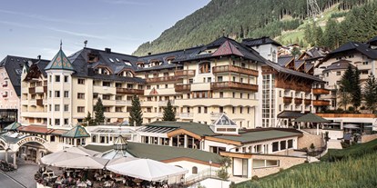 Wellnessurlaub - Akupunktmassage - Österreich - Außenansicht - Hotel Post Ischgl