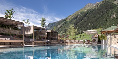 Wellnessurlaub - Tirol - Außenpool - Hotel Post Ischgl