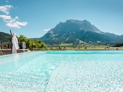 Wellnessurlaub - Wasserbetten - Die Zugspitze immer im Blick haben...
©️ Günter Standl - Hotel Post Lermoos