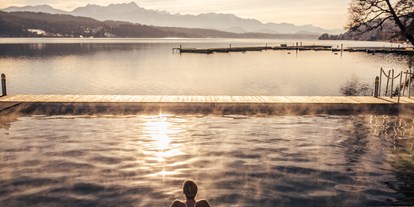 Wellnessurlaub - Whirlpool am Zimmer - Österreich - Ein natürlicher Luxus - schwimmen im beheizten Seebad - Hotel Schloss Seefels