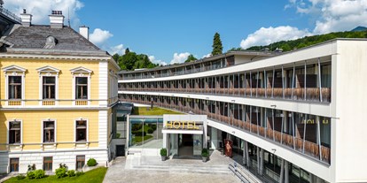 Wellnessurlaub - TCM - Traditionelle Chinesische Medizin - Österreich - Hoteleingang - Villa Seilern Vital Resort