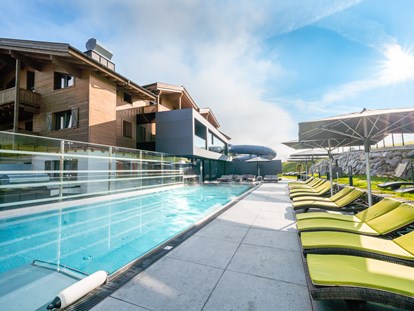 Wellnessurlaub - Parkplatz: kostenlos beim Hotel - Sport-Outdoor-Pool - Good Life Resort Riederalm