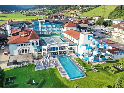 Wellnessurlaub - Pools: Sportbecken - Österreich - Schlosshotel Lacknerhof mit Schlossgarten und neuem Außenpool - Schlosshotel Lacknerhof****S