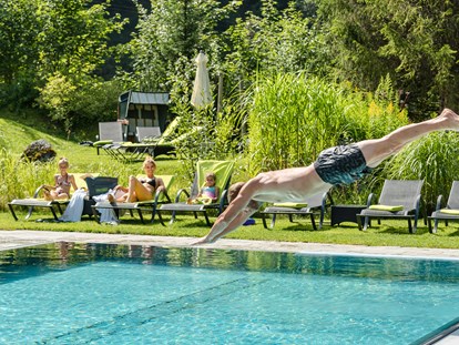 Wellnessurlaub - Pools: Schwimmteich - Österreich - Alpin Life Resort Lürzerhof
