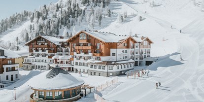 Wellnessurlaub - Honigmassage - Österreich - Hotel Schneider - beste Lage direkt an der Gamsleitenbahn 1 Nr. 1 für alle Skifahrer - ski in & out. - Hotel Schneider