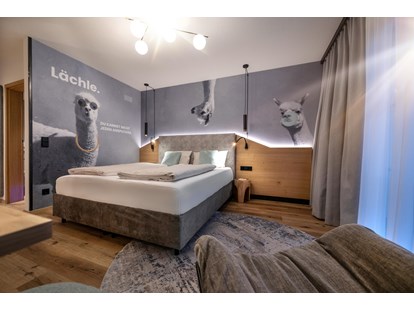 Wellnessurlaub - Hotel-Schwerpunkt: Wellness & Beauty - Designzimmer "Alpaka! - hier ist der Name Programm!  - Landrefugium Obermüller | SPA & Naturresort | 360 ° Glück | 4,5 Sterne
