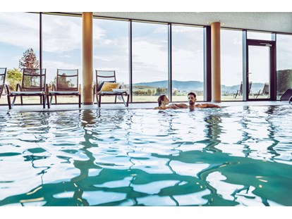 Wellnessurlaub - Hotel-Schwerpunkt: Wellness & Beauty - Panorama-Hallenbad  - Landrefugium Obermüller | SPA & Naturresort | 360 ° Glück | 4,5 Sterne