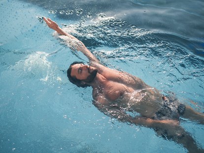 Wellnessurlaub - Aromatherapie - Schwimmen im Outdoorpool - Hotel Eibl-Brunner  