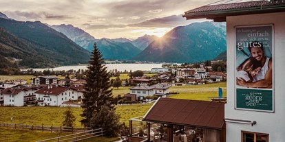 Wellnessurlaub - Tirol - Familiengeführtes 4 Sterne Hotel in Maurach am Achensee. Mit Blick auf den See und die Berge.  - Hotel St. Georg zum See