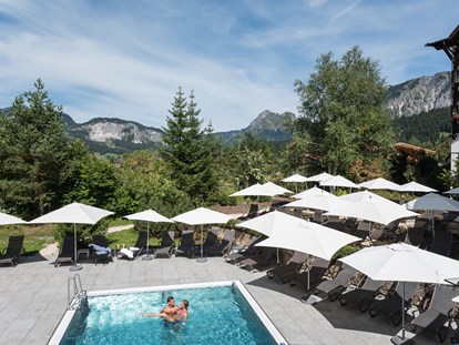 Wellnessurlaub - Österreich - Außenpool beheizt - Hotel Tyrol am Haldensee