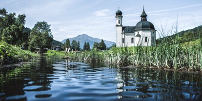 Wellnessurlaub - Umgebungsschwerpunkt: See - Österreich - Das Seekirchl - Wahrzeichen von Seefeld - Inntalerhof - DAS Panoramahotel