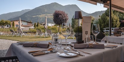 Wellnessurlaub - Tirol - Abendessen auf der Sonnenterrasse - Sport- und Wellnesshotel Held****s