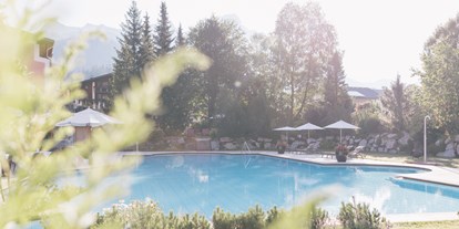 Wellnessurlaub - Pools: Sportbecken - Österreich - Freibad im Sommer - Wellnesshotel ...liebes Rot-Flüh