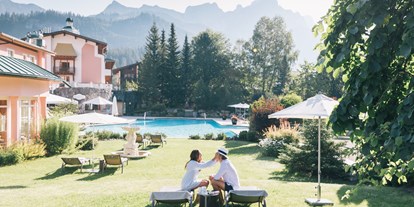 Wellnessurlaub - Tirol - Großzügige Gartenanlage - Wellnesshotel ...liebes Rot-Flüh