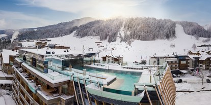 Wellnessurlaub - Pools: Infinity Pool - Österreich - Wellnesshotel mit Infinity Sky-Pool direkt an der Piste - Salzburger Hof Leogang