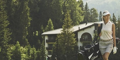 Wellnessurlaub - Parkplatz: gebührenpflichtig in Gehweite - Golf - Hotel Waldhuus Davos