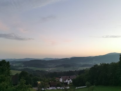 Wellnessurlaub - Außensauna - Ausblick aus der Panorama-Pool-Suite - Thula Wellnesshotel Bayerischer Wald