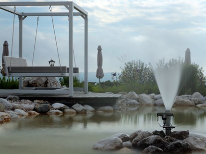 Wellnessurlaub - Umgebungsschwerpunkt: See - Relaxen am Pool - Der Birkenhof Spa & Genuss Resort