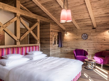 Wellnessurlaub - Kitzbühel - Schlafzimmer in einem der sieben Chalets - Gut Steinbach Hotel und Chalets