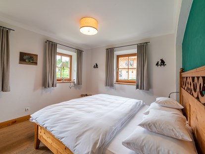 Wellnessurlaub - Umgebungsschwerpunkt: See - Ein Schlafzimmer im Steinbacher Hof - Gut Steinbach Hotel und Chalets