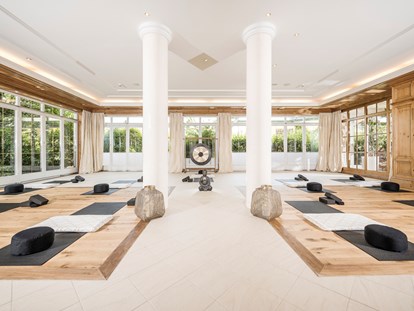 Wellnessurlaub - Pantai Luar Massage - Yoga im Raum der Stille - Alpenresort Schwarz