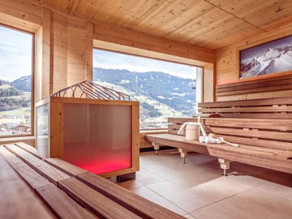 Wellnessurlaub - Hotel-Schwerpunkt: Wellness & Familie - Panoramasauna  - Alpin Family Resort Seetal****s