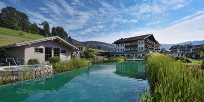 Wellnessurlaub - Wasserbetten - Naturbadesee im Außenbereich - Hotel Engel Obertal - Wellness und Genuss Resort
