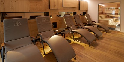 Wellnessurlaub - Pantai Luar Massage - Ruhebereich Therme - Erfurth´s Bergfried Ferien & Wellnesshotel