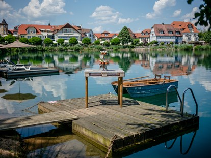 Wellnessurlaub - Whirlpool am Zimmer - Seehotel Niedernberg - Das Dorf am See