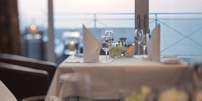 Wellnessurlaub - Entfernung zum Strand - Gourmetrestaurant Ostseelounge mit einem Michelin Stern im Strandhotel Fischland - Strandhotel Fischland 