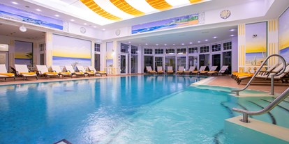 Wellnessurlaub - Pantai Luar Massage - Innenpool Hotel zur Post - Hotel zur Post