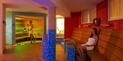 Wellnessurlaub - Pantai Luar Massage - Saunalandschaft - Ostseehotel - Villen im Park