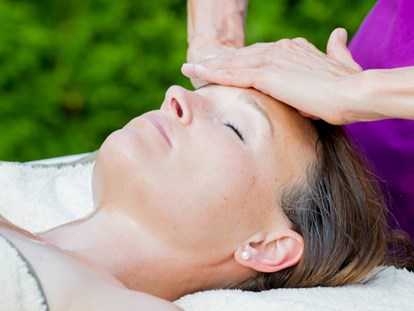 Wellnessurlaub - Lymphdrainagen Massage - Hotel Romantischer Winkel - RoLigio® & Wellness Resort