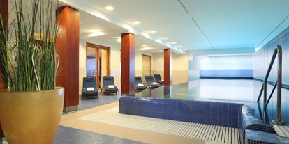 Wellnessurlaub - Hotel-Schwerpunkt: Wellness & Sightseeing - ATLANTIC Beauty & Spa - Schwimmbad - ATLANTIC Grand Hotel Travemünde
