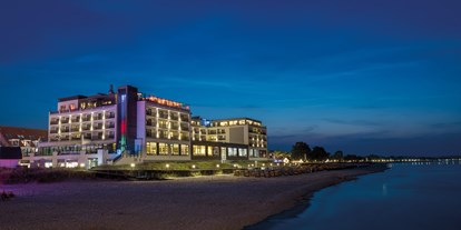 Wellnessurlaub - Umgebungsschwerpunkt: Meer - Das BAYSIDE am Abend - Bayside Hotel