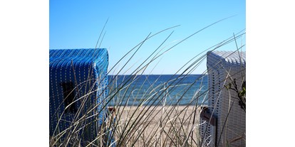 Wellnessurlaub - Umgebungsschwerpunkt: Meer - Strandkörbe direkt an der weiten Ostseeküste - Ostseehotel Midgard in Dampland
