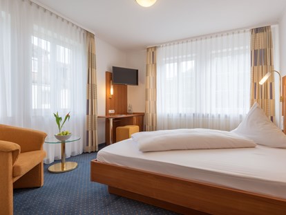 Wellnessurlaub - Hotel-Schwerpunkt: Wellness & Romantik - Doppelzimmer KomfortGeist - Schloss Döttingen