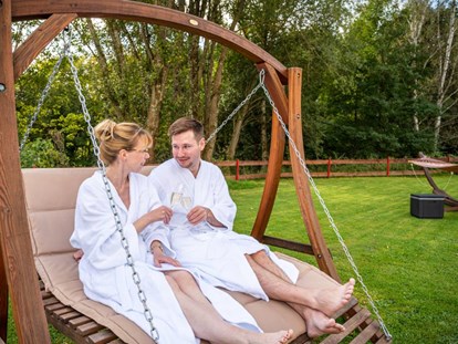 Wellnessurlaub - Hotel-Schwerpunkt: Wellness & Romantik - Hängenmatten und Schaukeln im Garten  - AKZENT Aktiv & Vital Hotel Thüringen