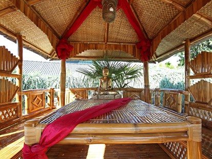 Wellnessurlaub - Entfernung zum Strand - Unsere Thaipagode am Palmen Sandstrand - Landhotel Grimmeblick ****